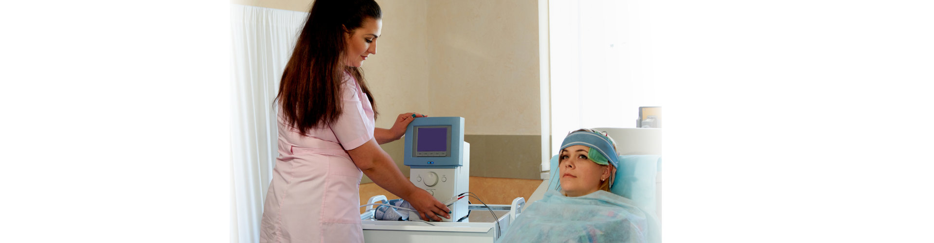 young woman assisting the patient